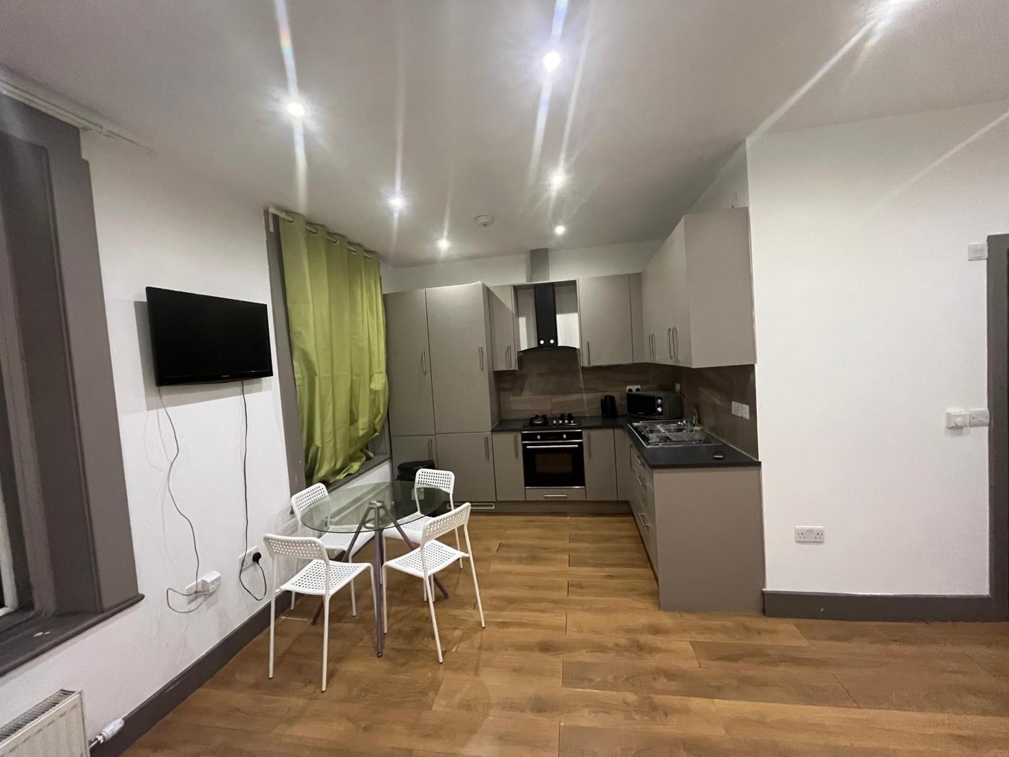 Apartment Anerly Road London